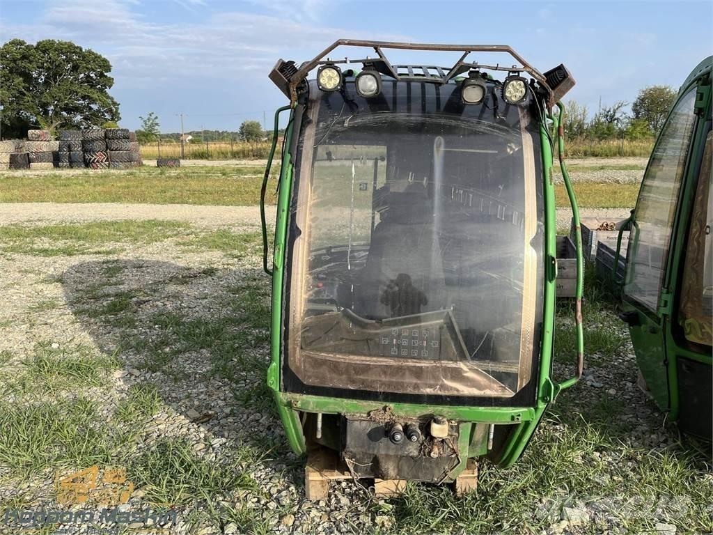 John Deere 1010E Καμπίνες και εσωτερικό