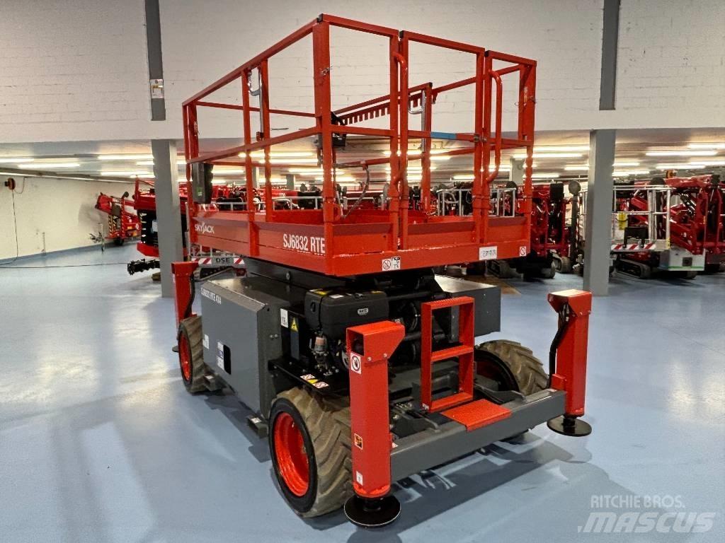 SkyJack SJ 6832 RTE Ανυψωτήρες ψαλιδωτής άρθρωσης