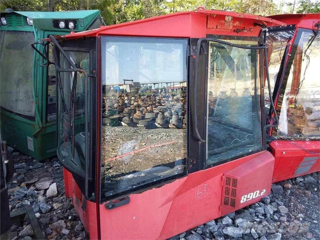 Valmet 890.2 Καμπίνες και εσωτερικό