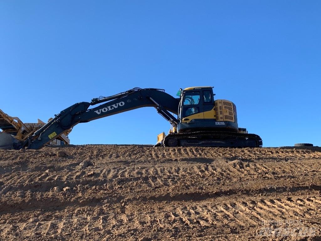 Komatsu 138 us -8 Εκσκαφείς με ερπύστριες