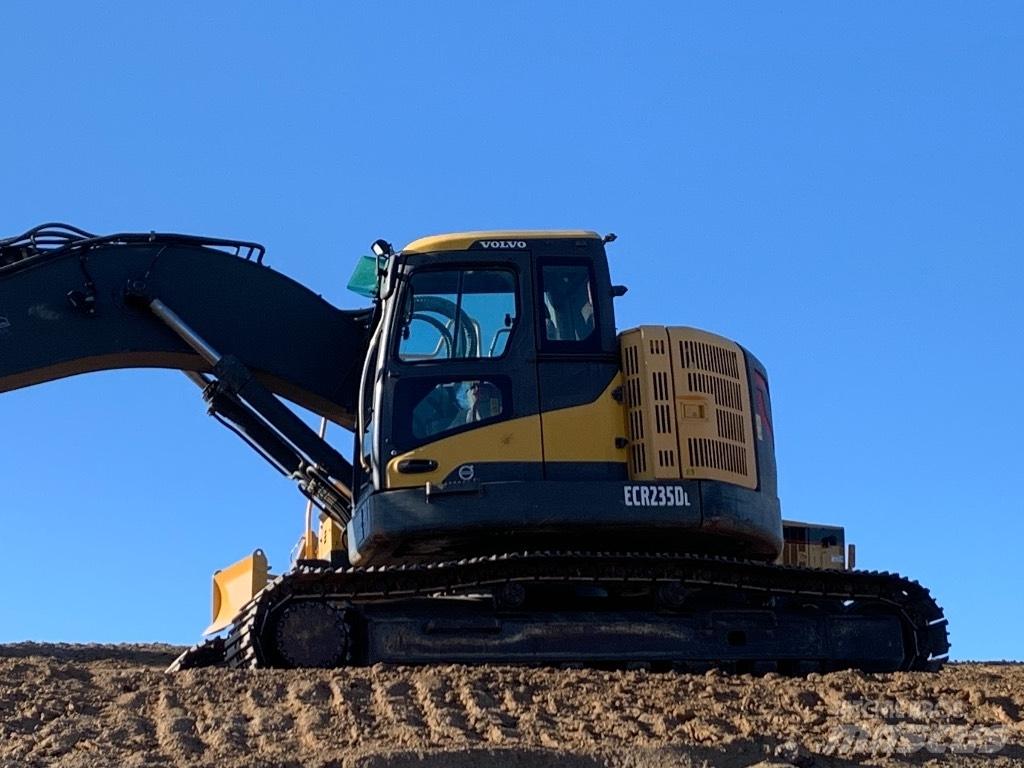 Komatsu 138 us -8 Εκσκαφείς με ερπύστριες