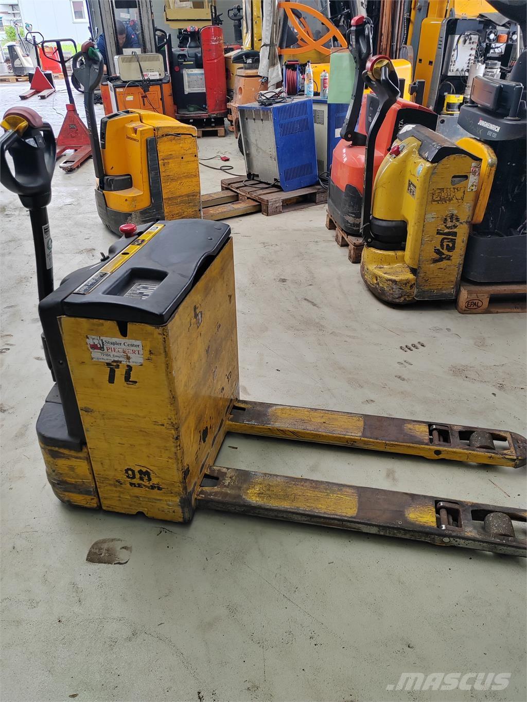 OM TL 18 Παλετοφόρα πεζού χειριστή με ιστό