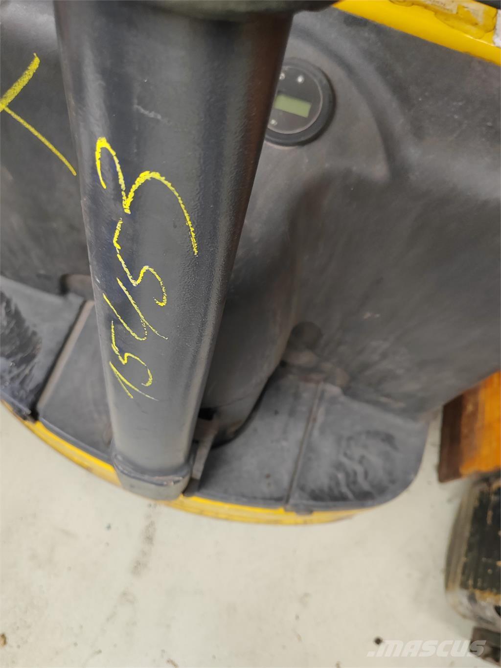 OM TL 18 Παλετοφόρα πεζού χειριστή με ιστό