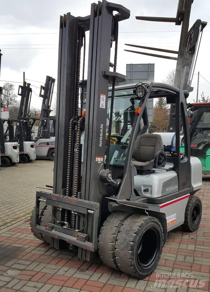 Nissan UG1D2A30LQ Περονοφόρα ανυψωτικά κλαρκ με φυσικό αέριο LPG