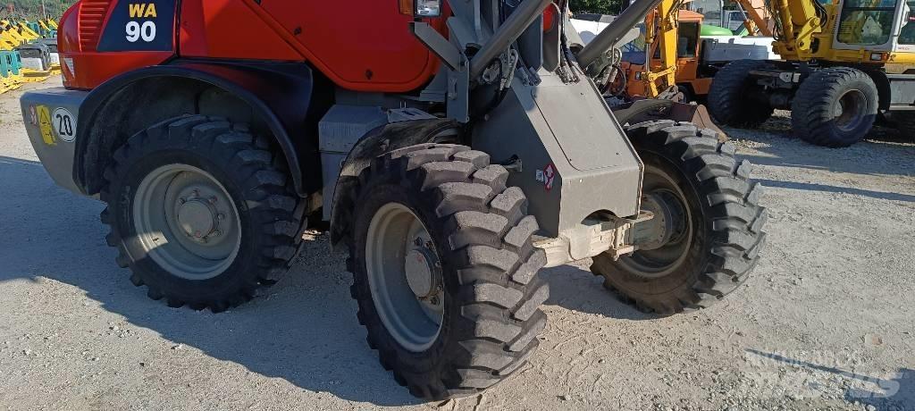 Komatsu WA 90 Φορτωτές με λάστιχα (Τροχοφόροι)