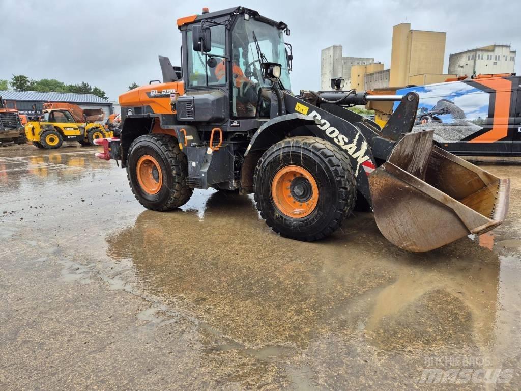 Doosan DL 250-7 Φορτωτές με λάστιχα (Τροχοφόροι)