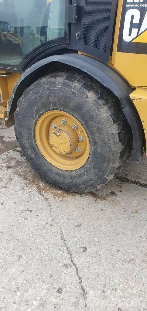 CAT 906M Φορτωτές με λάστιχα (Τροχοφόροι)