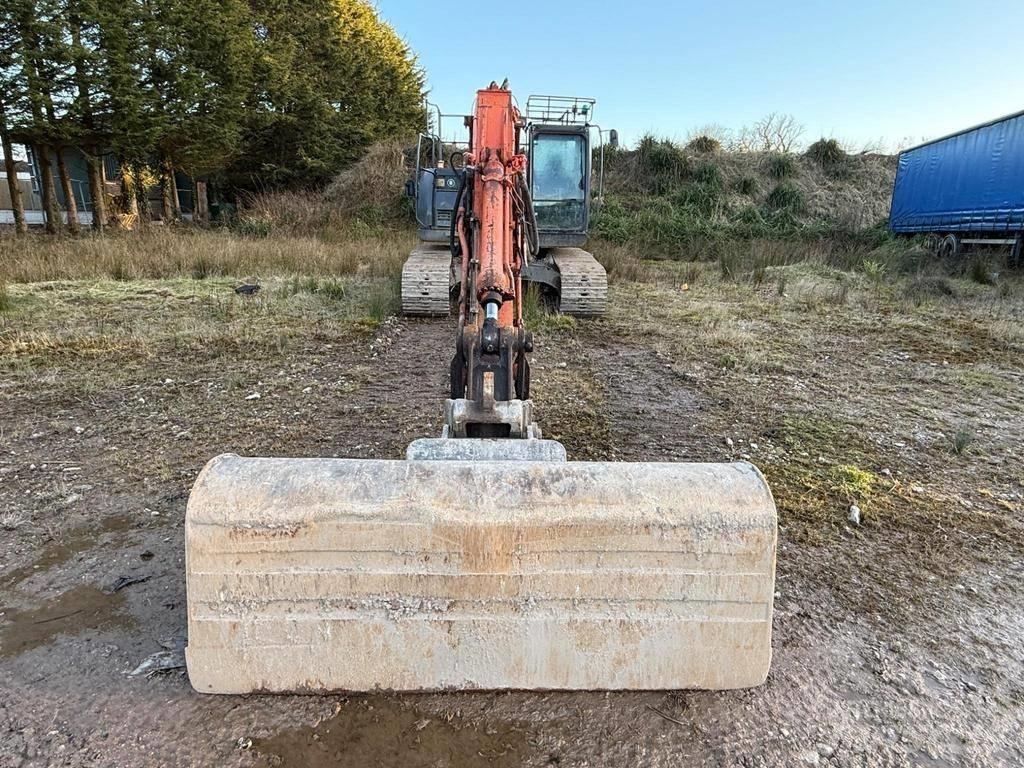 Hitachi ZX225USRLC-3 Εκσκαφείς με ερπύστριες