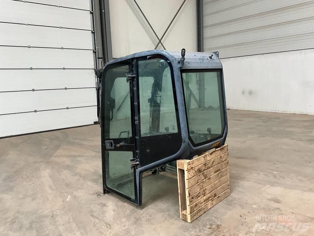 Kubota U 27-4 Καμπίνες και εσωτερικό