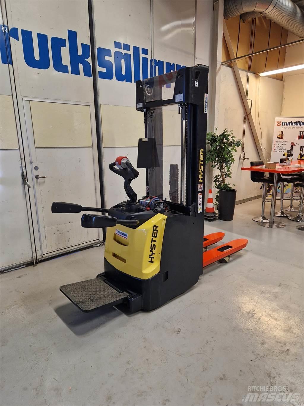Hyster S1.4S IL Παλετοφόρα πεζού χειριστή με ιστό