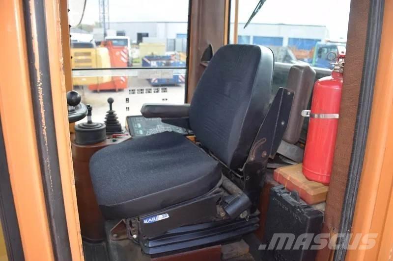 CASE 821B Φορτωτές με λάστιχα (Τροχοφόροι)