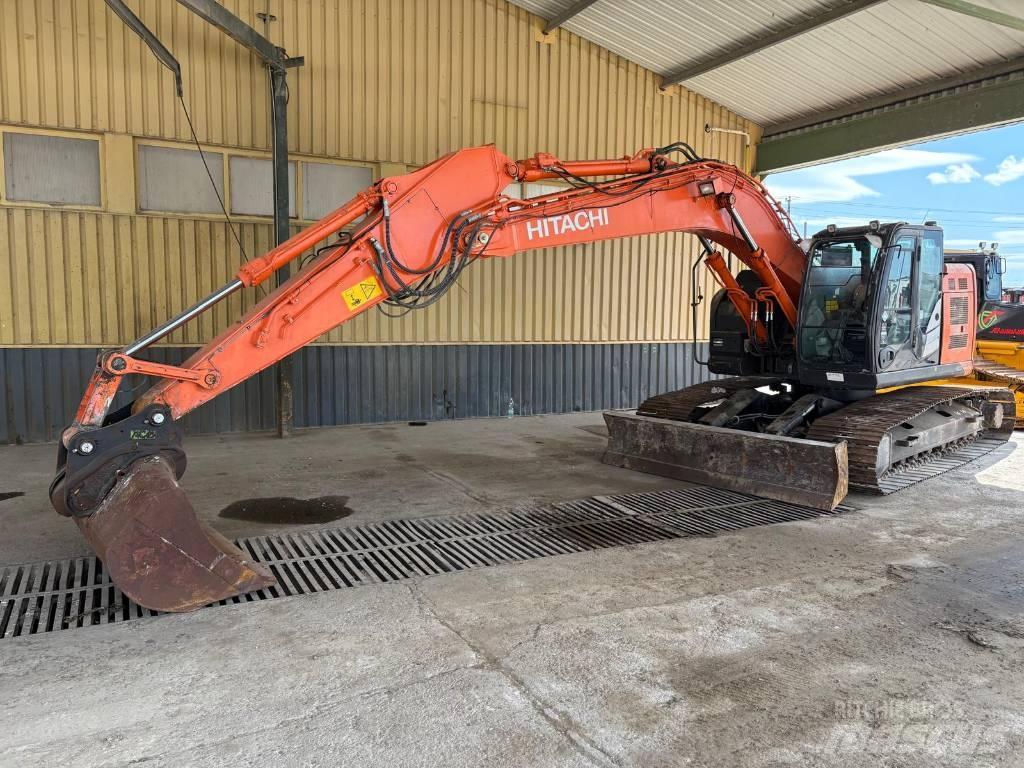 Hitachi ZX 225 Εκσκαφείς με ερπύστριες