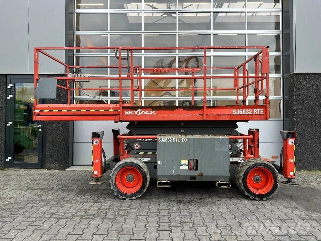 SkyJack SJ6832 RTE Ανυψωτήρες ψαλιδωτής άρθρωσης