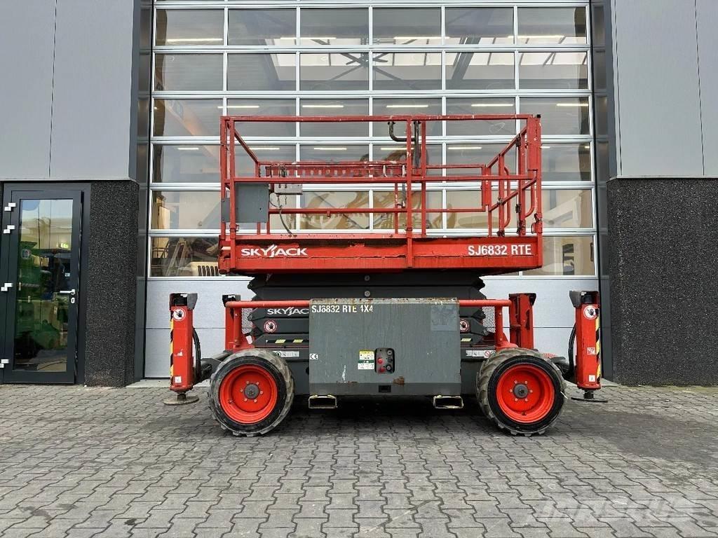 SkyJack SJ6832 RTE Ανυψωτήρες ψαλιδωτής άρθρωσης