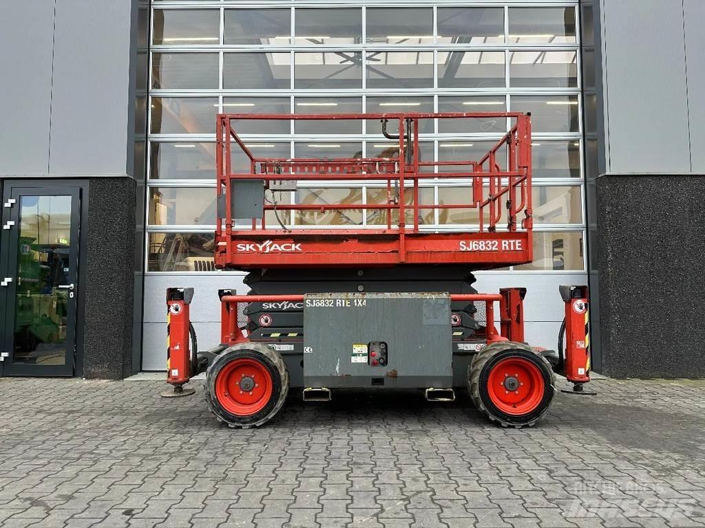 SkyJack SJ6832 RTE Ανυψωτήρες ψαλιδωτής άρθρωσης