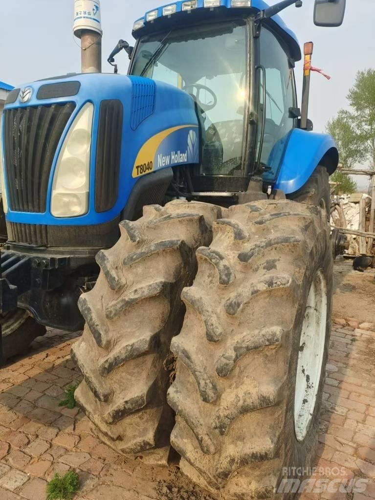New Holland T8040 Τρακτέρ