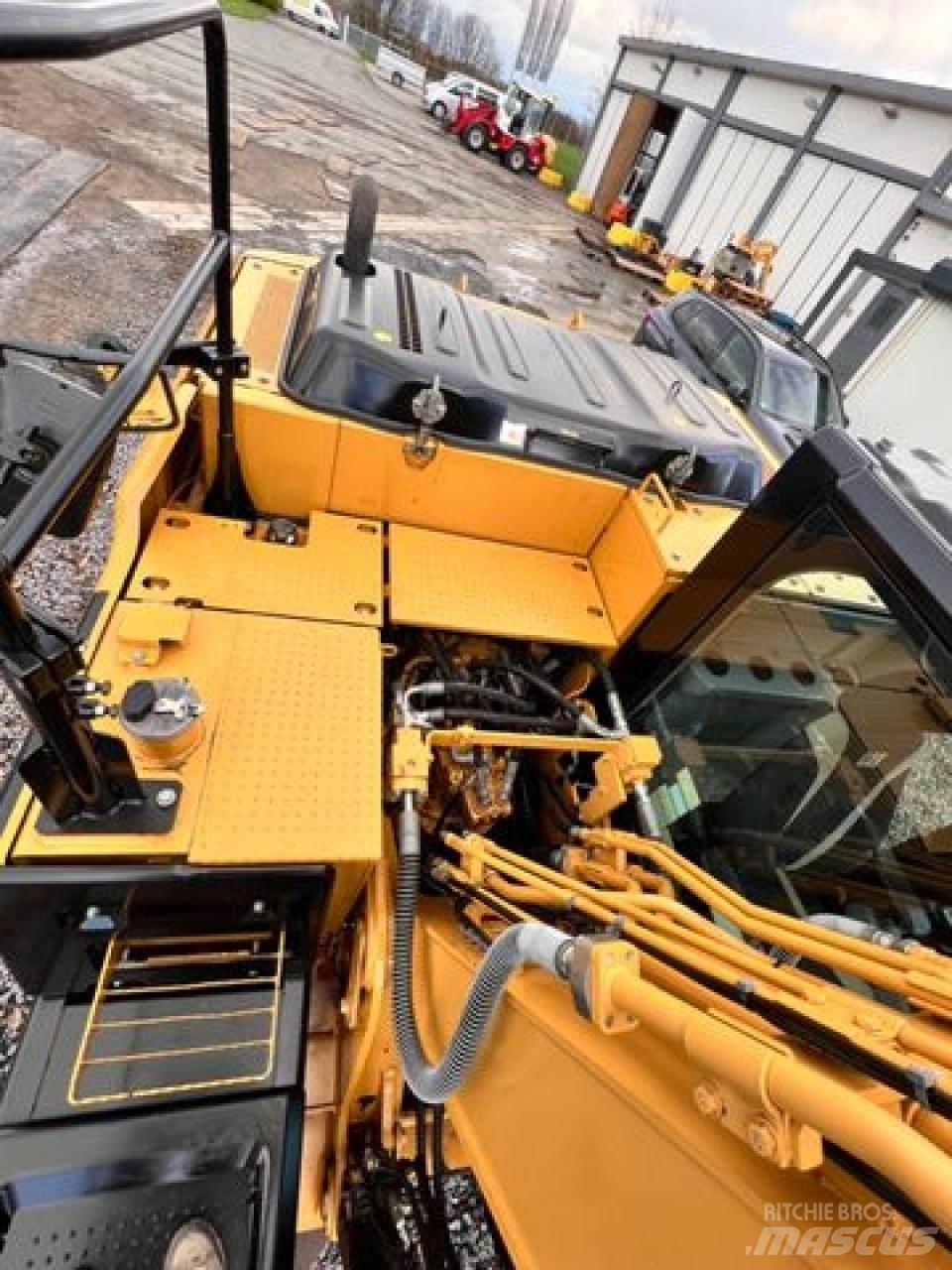 CAT 318EL + HS21 Εκσκαφείς με ερπύστριες
