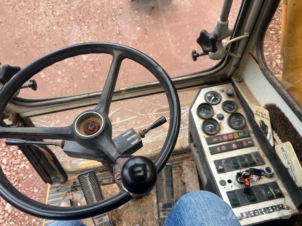 Liebherr 902 Εκσκαφείς με τροχούς - λάστιχα