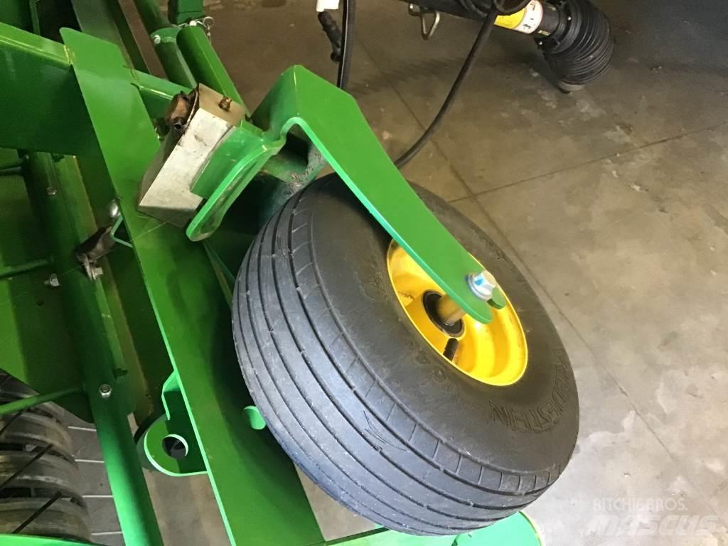 John Deere V461M Πρέσες κυλινδρικών δεμάτων