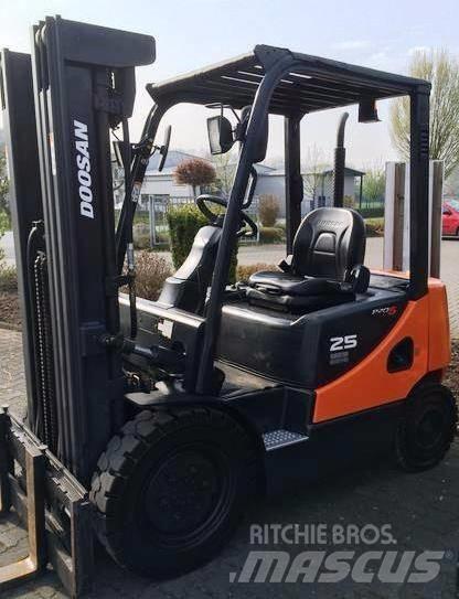 Doosan D25S-5 Πετρελαιοκίνητα Κλαρκ