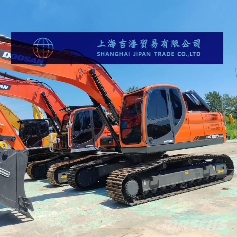 Doosan DX 225 Εκσκαφείς με ερπύστριες