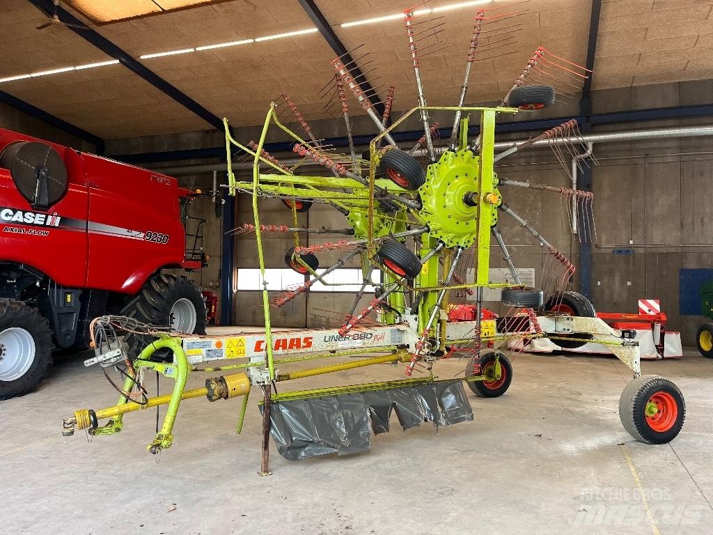CLAAS Liner 880 L Τσουγκράνες και χορτοξηραντικές μηχανές