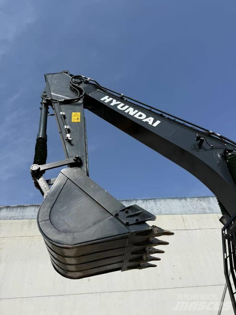 Hyundai R220-9S Εκσκαφείς με ερπύστριες