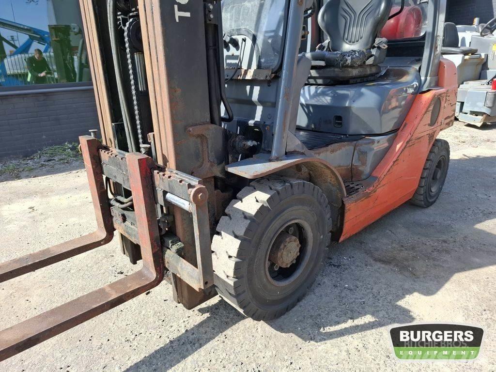 Toyota 02-8FGF20 Περονοφόρα ανυψωτικά κλαρκ με φυσικό αέριο LPG
