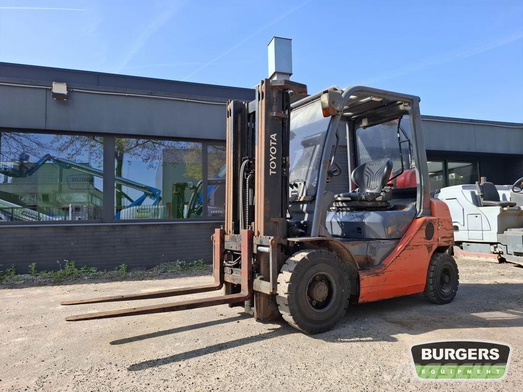 Toyota 02-8FGF20 Περονοφόρα ανυψωτικά κλαρκ με φυσικό αέριο LPG