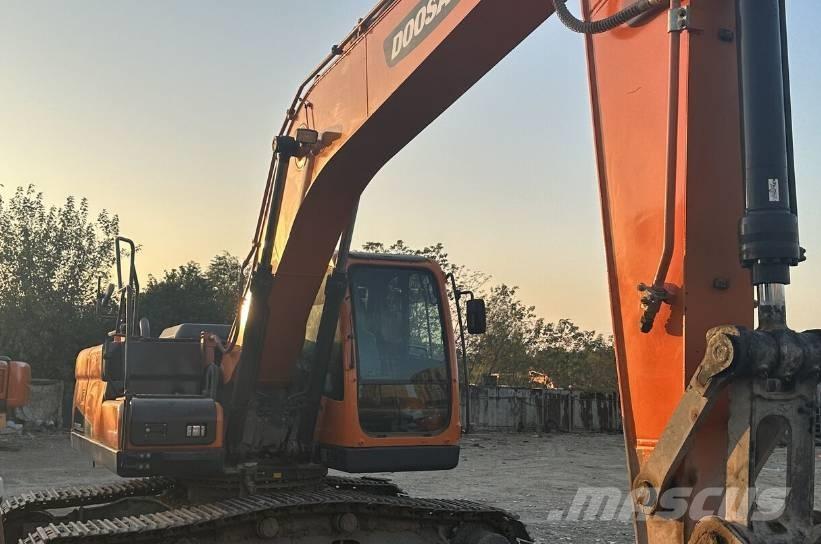 Doosan DX220 Εκσκαφείς με ερπύστριες