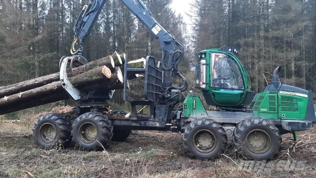 John Deere 1110 E Μεταφορείς ξυλείας