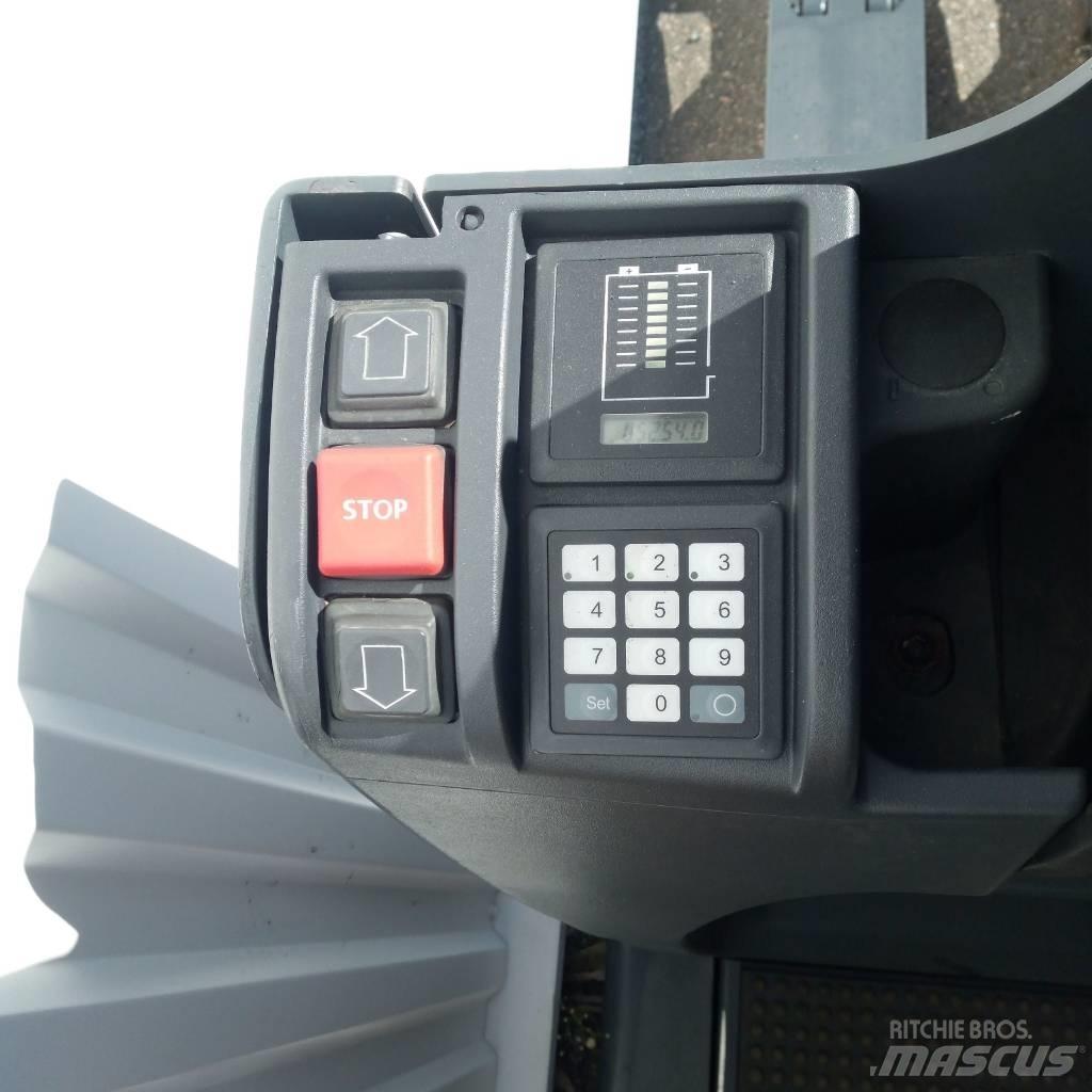 Jungheinrich ECE 220 Περονοφόρο ανυψωτικό συλλογής παραγγελιών μικρού ύψους