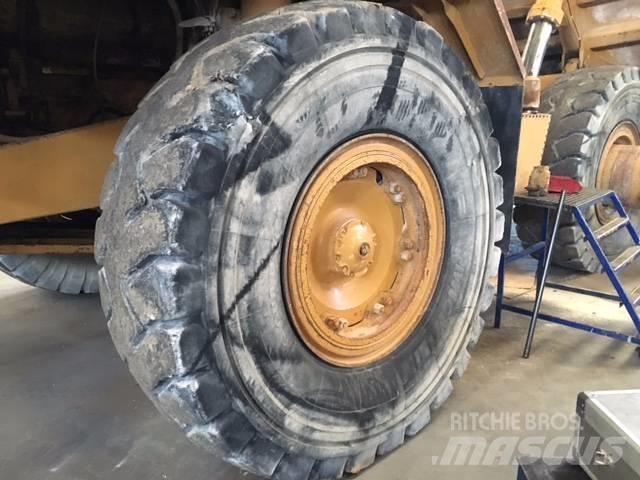 CAT 773 B Άκαμπτα Dumper με ανατρεπόμενο κάδο