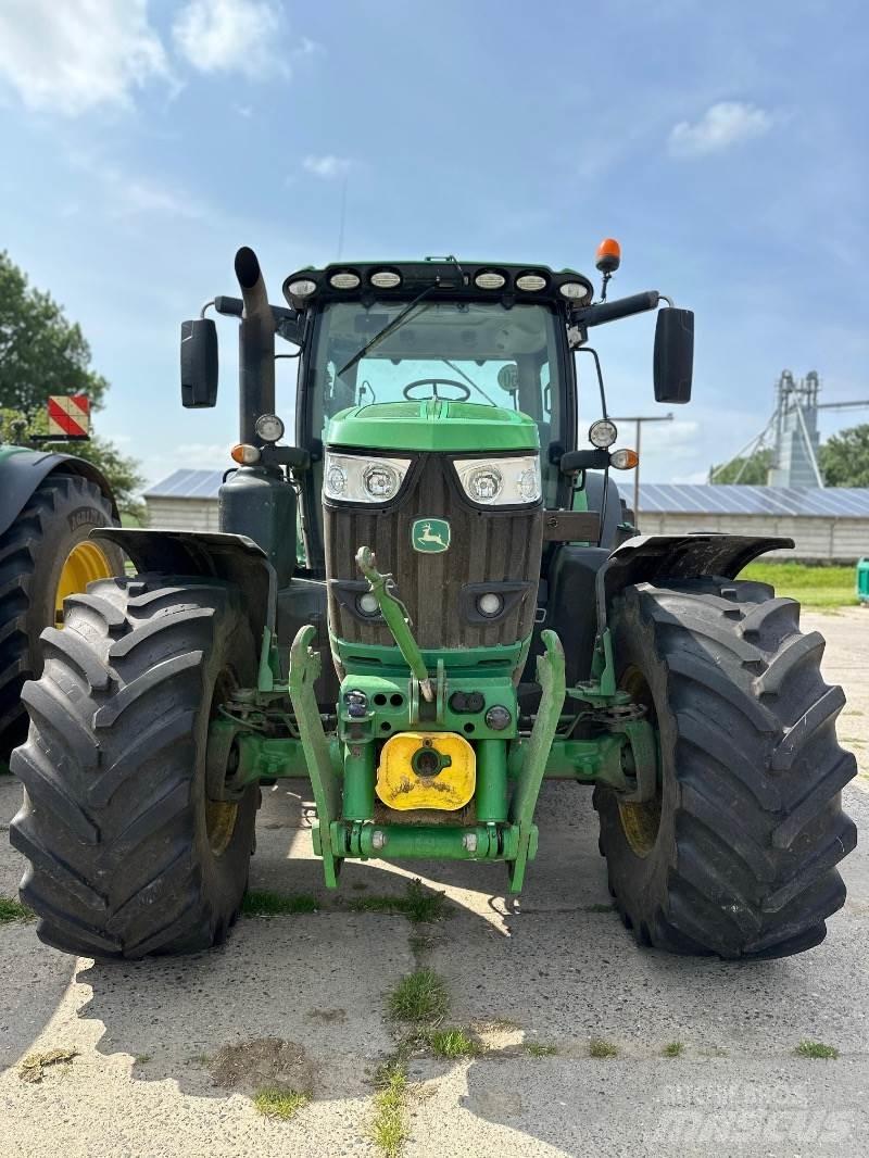 John Deere 6215R Τρακτέρ