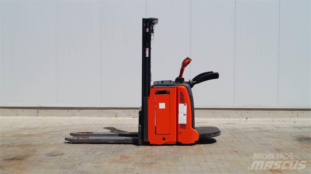 Linde D12AP Παλετοφόρα πεζού χειριστή με ιστό