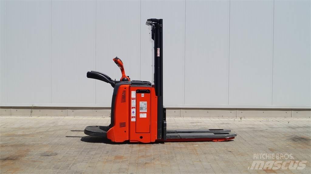Linde D12AP Παλετοφόρα πεζού χειριστή με ιστό