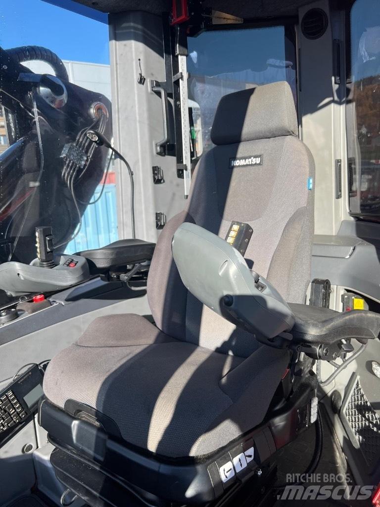 Komatsu 901XC Θεριζοαλωνιστικές μηχανές