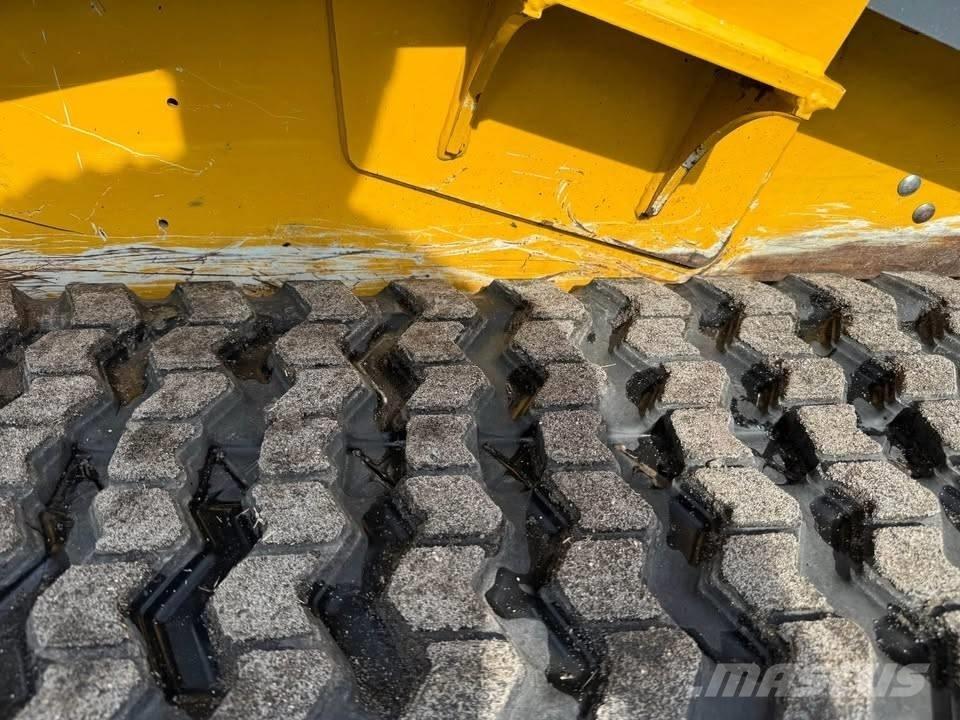 John Deere 317G Φορτωτάκια