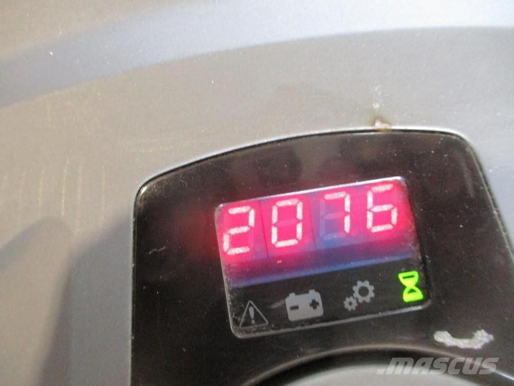 Toyota LPE200 Χειροκίνητο περονοφόρο ανυψωτικό με πλατφόρμα