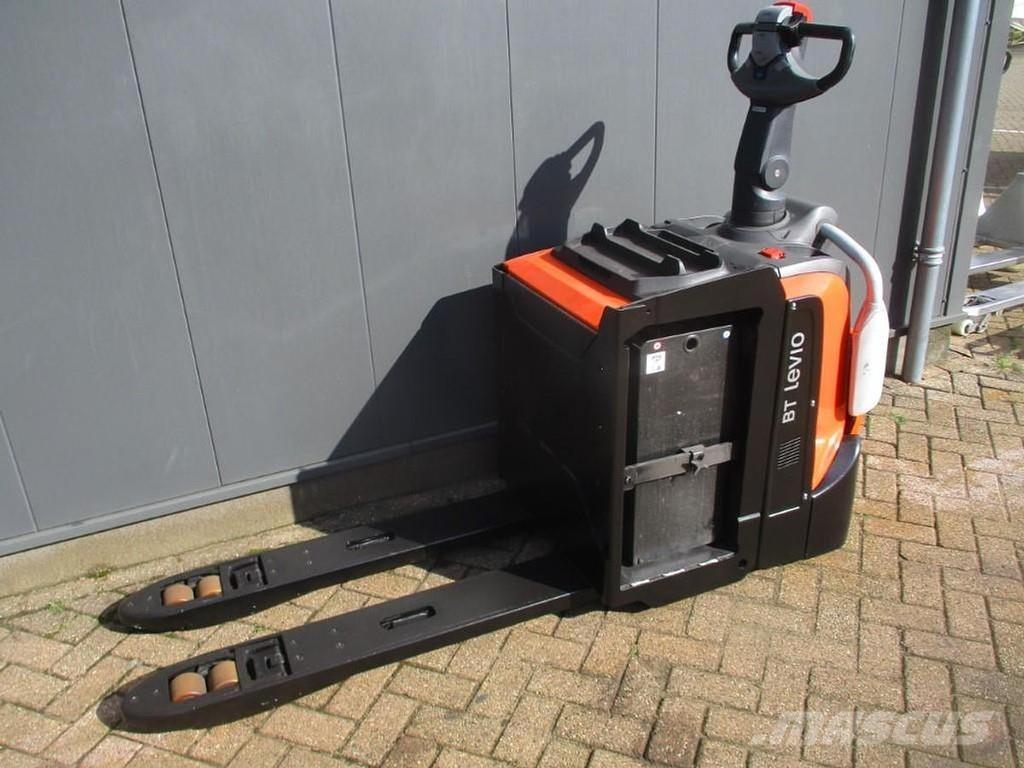 Toyota LPE200 Χειροκίνητο περονοφόρο ανυψωτικό με πλατφόρμα