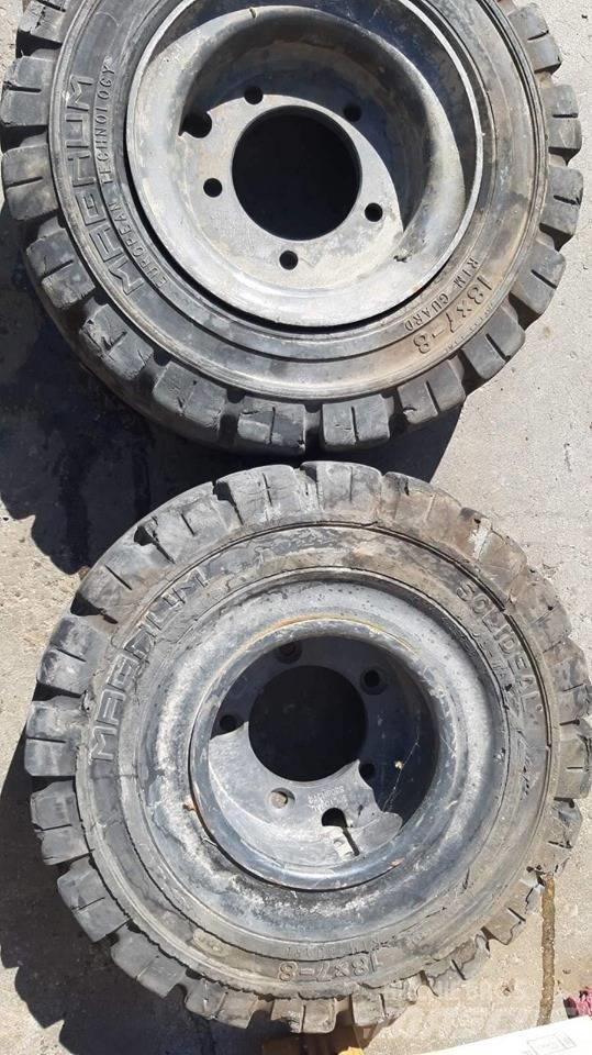 Bobcat 2000 Ελαστικά και ζάντες