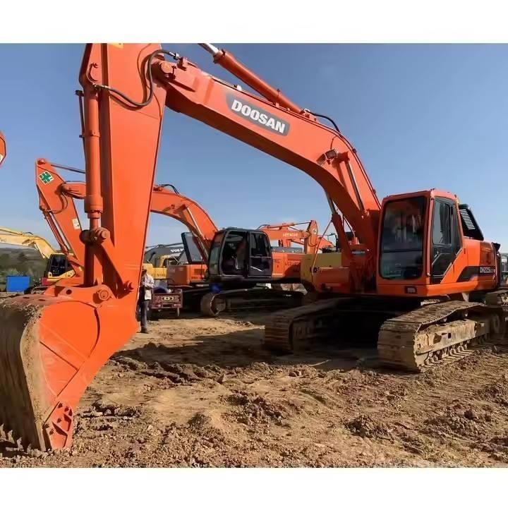 Doosan DH 225 Εκσκαφείς με ερπύστριες