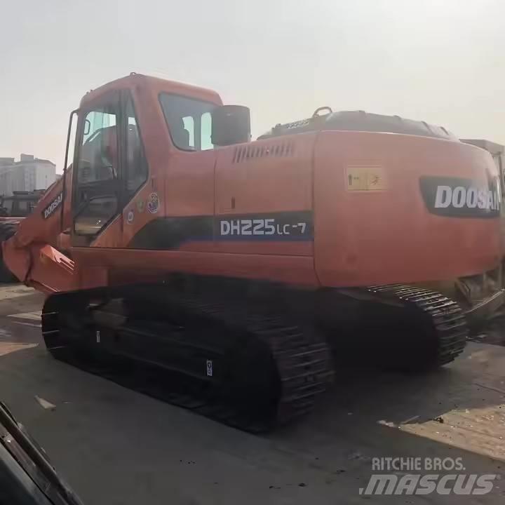 Doosan DH 225 Εκσκαφείς με ερπύστριες