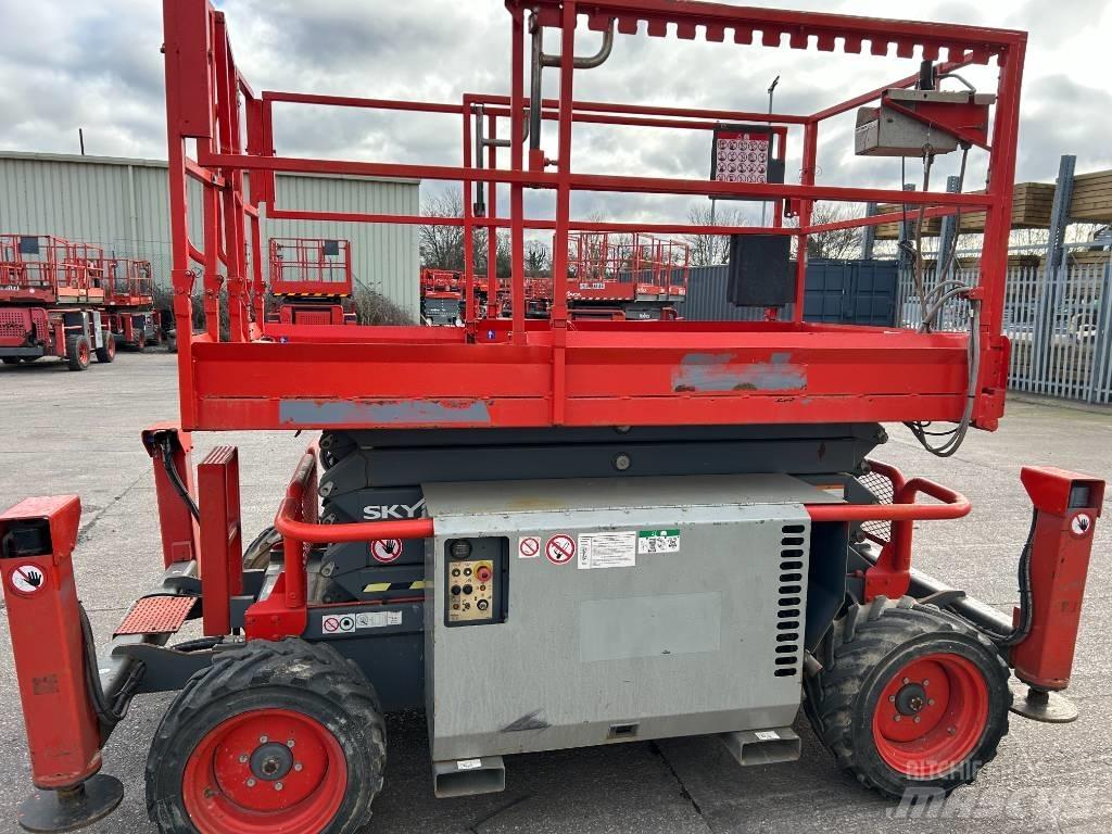 SkyJack SJ 6832 Ανυψωτήρες ψαλιδωτής άρθρωσης