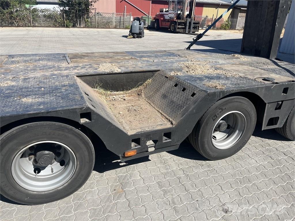 AMT 4 aksler Ημιρυμούλκες με χαμηλό δάπεδο