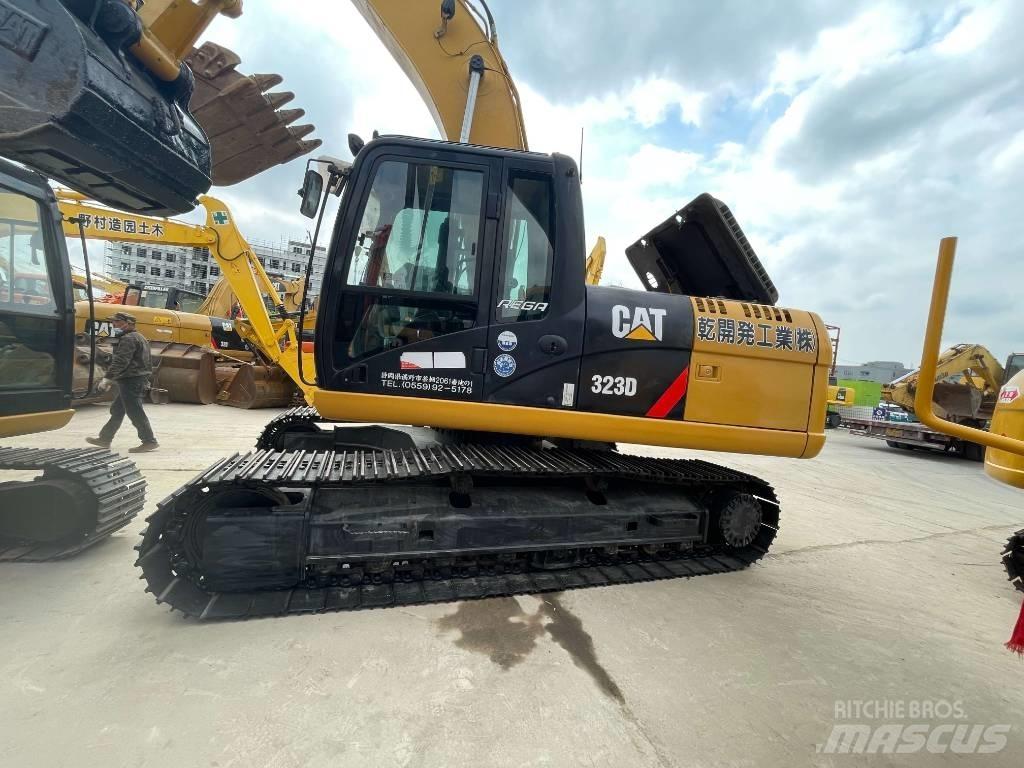 CAT 323D Εκσκαφείς με ερπύστριες