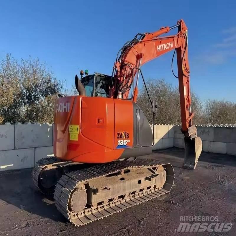 Hitachi ZX 135 Εκσκαφείς με ερπύστριες
