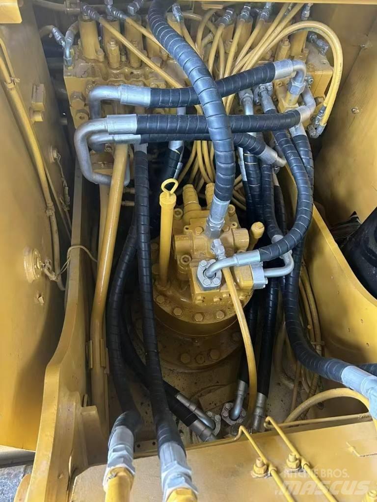 CAT 320 D2 Εκσκαφείς με ερπύστριες