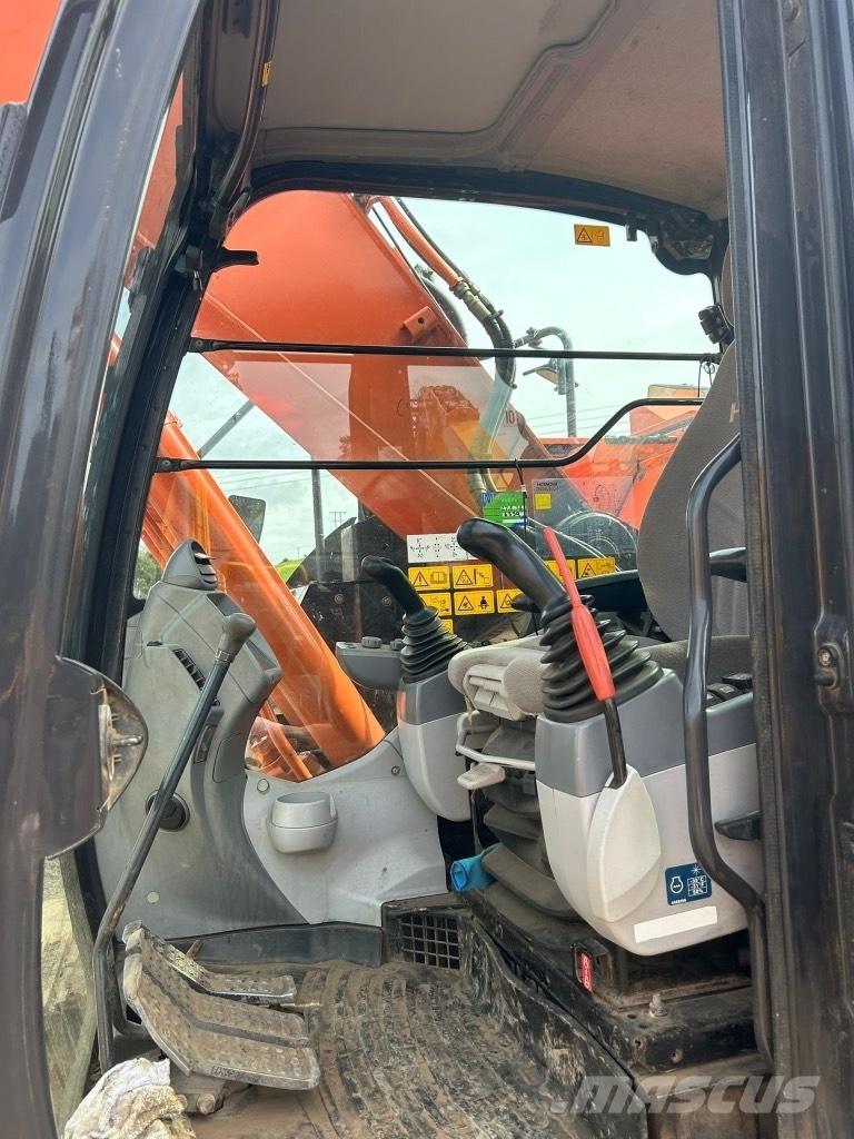 Hitachi ZX225 USLC-6 Εκσκαφείς με ερπύστριες
