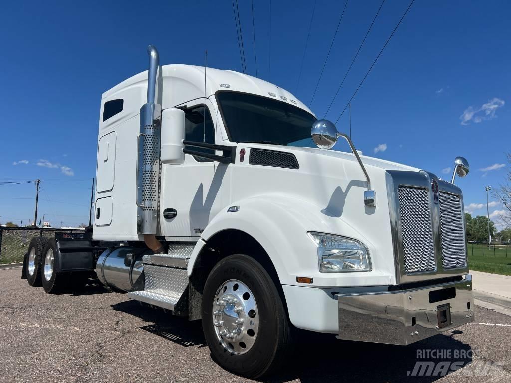 Kenworth T 880 Τράκτορες